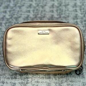 Gorgeous and Very Rare Henri Bendel Rose Metallic Jewelry Case NWT